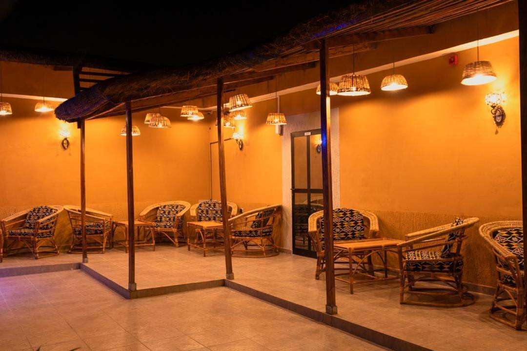 Airport Inn Hotel Lomé Exterior photo